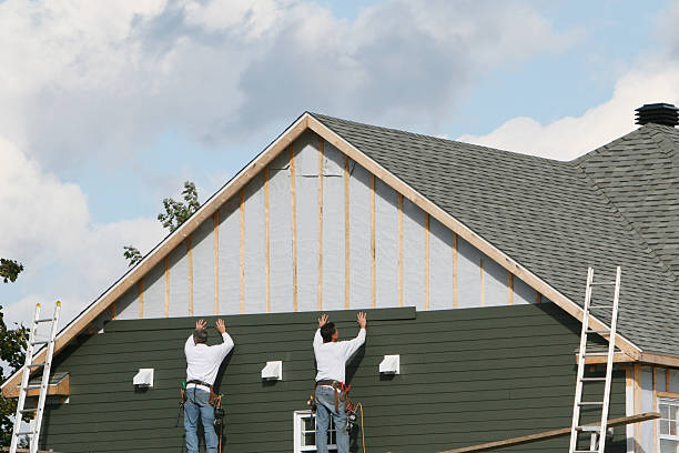 Professional Siding Repair technician working in Trenton, SC